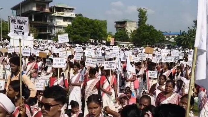 Massive tribal protest in Mushalpur demands Scheduled Tribe recognition and higher wages