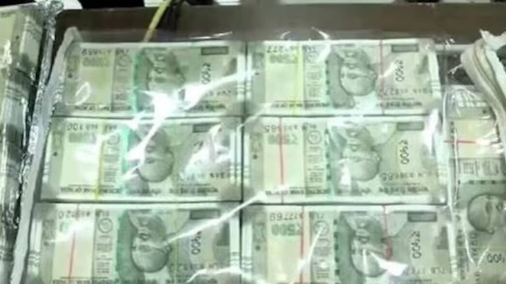 Duo nabbed with gun & fake currency; cops say quick move stopped crime