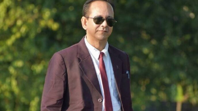 Former IAS officer summoned for allegedly threatening journalist and his young son