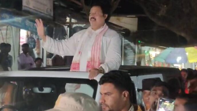 Rakibuddin Ahmed receives grand welcome in Chamaria ahead of 2026 elections