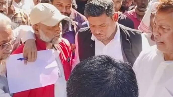 Hundreds protest in Bilasipara over SR process, evicted families seek immediate relief